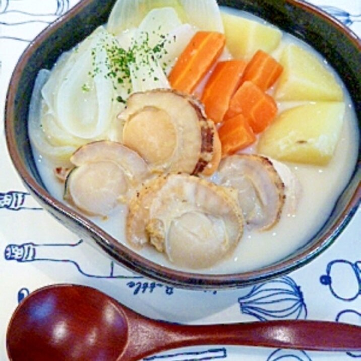 塩麹でアッサリ♪帆立と根菜の☆豆乳スープ